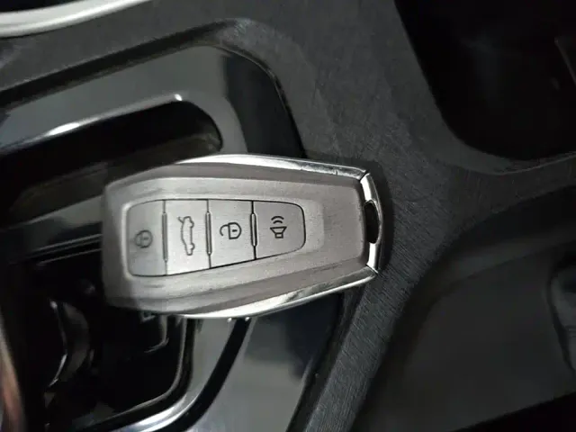 Geely Binyue — Фото автомобиля 8