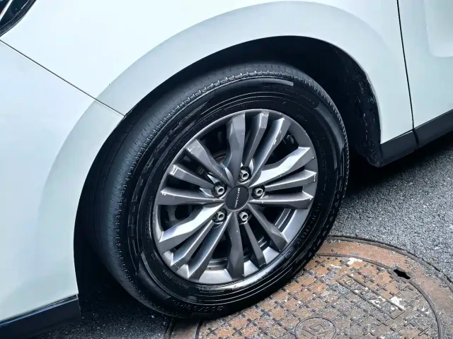 Maxus EUNIQ 5 — Фото автомобиля 8