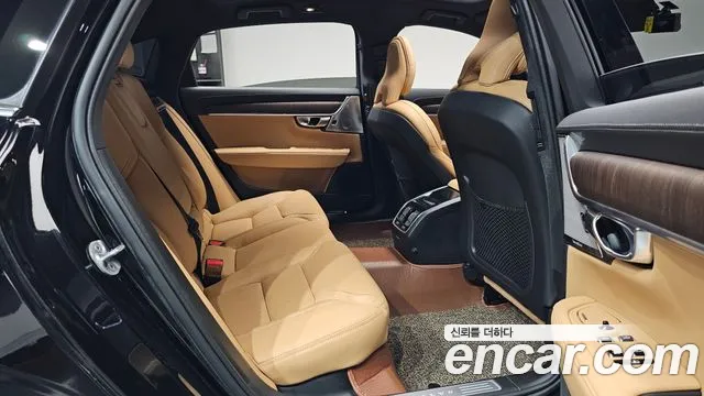 Volvo S90 — Фото автомобиля 17