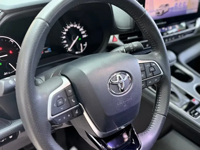 Toyota Sienna — Фото автомобиля 8