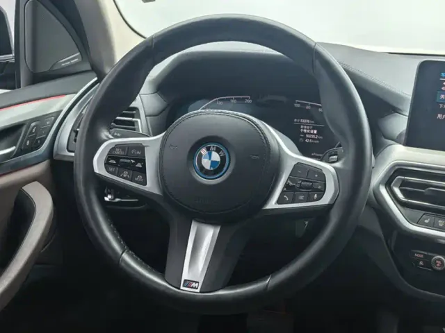 BMW iX3 — Фото автомобиля 6