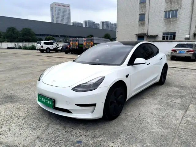 Фотография автомобиля — Tesla Model 3