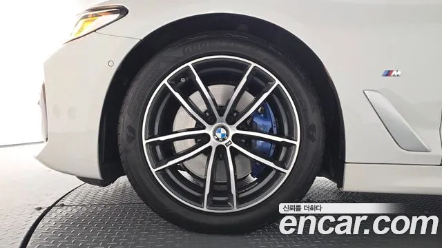 BMW 5 Series G30 — Фото автомобиля 4