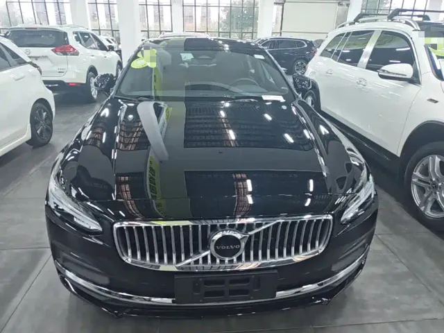 Volvo S90 — Фото автомобиля 2