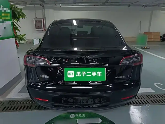 Tesla Model 3 — Фото автомобиля 5