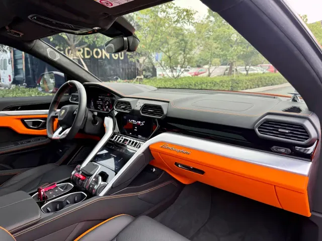 Lamborghini Urus — Фото автомобиля 5