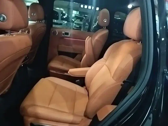 Li Auto L8 — Фото автомобиля 16