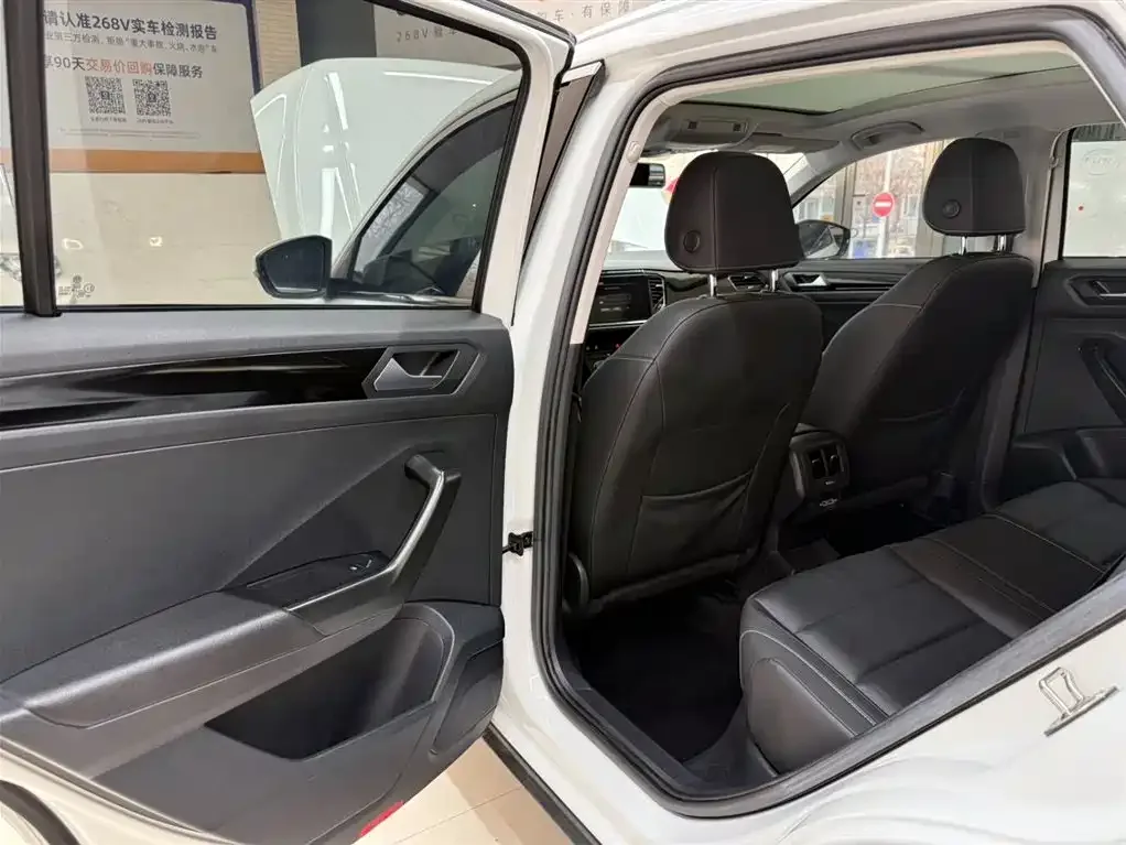 Volkswagen Volkswagen T-ROC 2022 280TSI DSG 2WD Comfort PLUS — Фото автомобиля 17