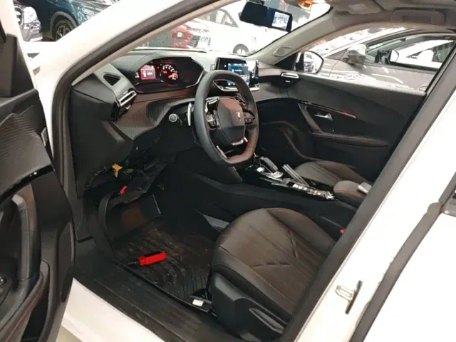 Peugeot 2008 — Фото автомобиля 14