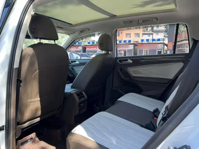 Volkswagen Tiguan L — Фото автомобиля 9