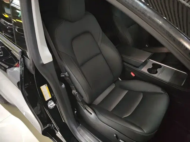 Tesla Model Y — Фото автомобиля 24