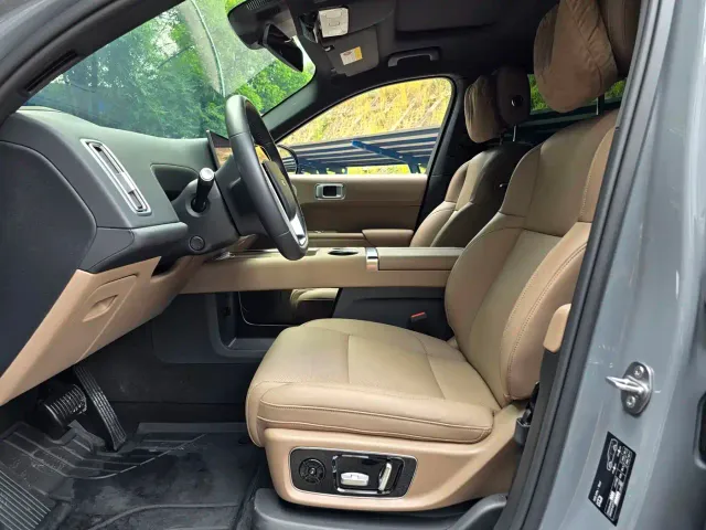 Li Auto L8 — Фото автомобиля 13