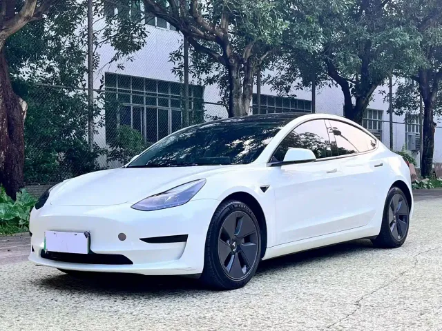 Фотография автомобиля — Tesla Model 3