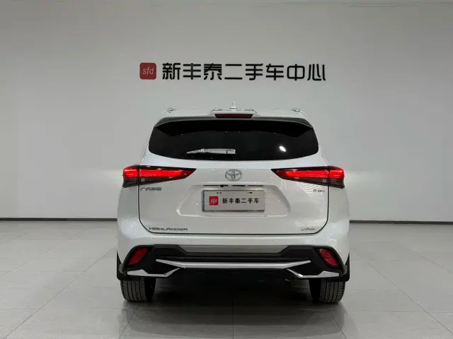 Toyota Highlander — Фото автомобиля 8
