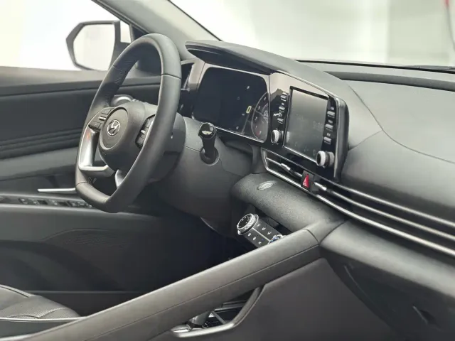 Hyundai Elantra — Фото автомобиля 9