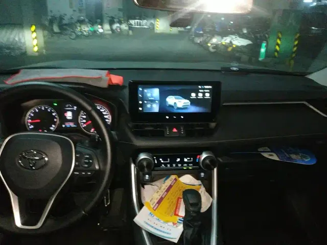 Toyota RAV4 — Фото автомобиля 12