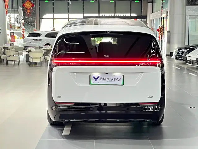 Li Auto MEGA — Фото автомобиля 10