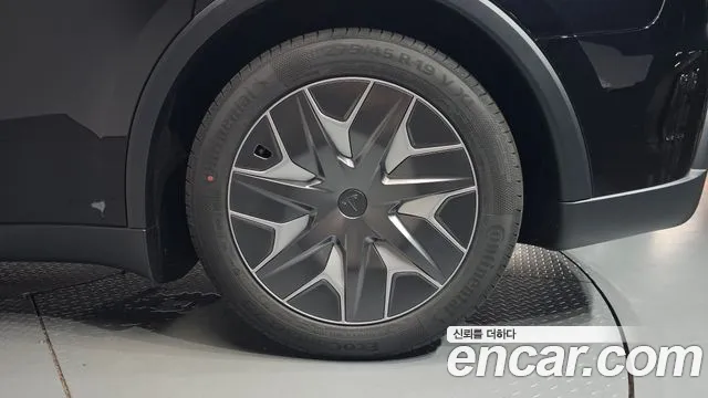 Tesla Model Y — Фото автомобиля 20