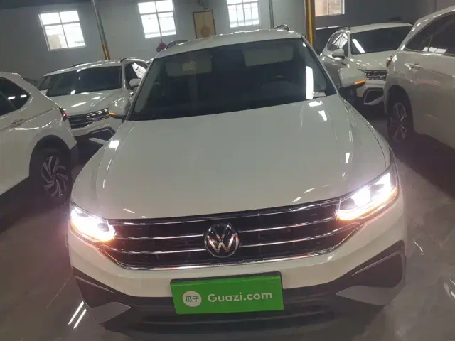 Volkswagen Tiguan L — Фото автомобиля 2
