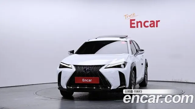 Lexus UX — Фото автомобиля 3