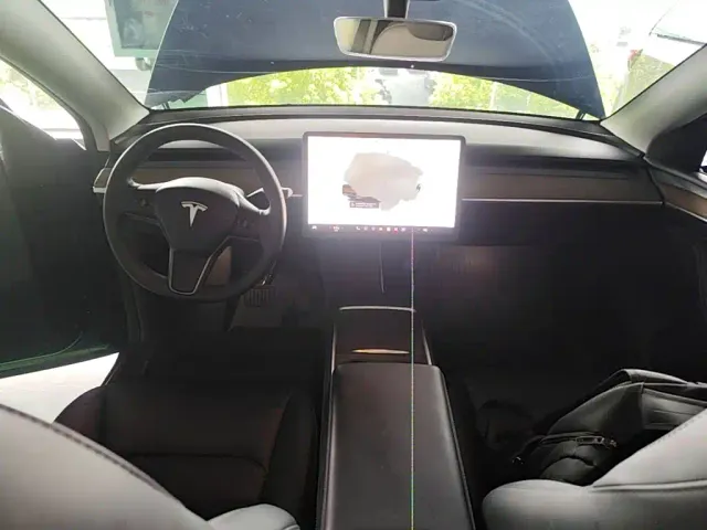 Tesla Model Y — Фото автомобиля 9
