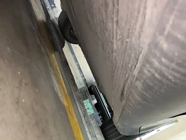 Tesla Model Y — Фото автомобиля 21