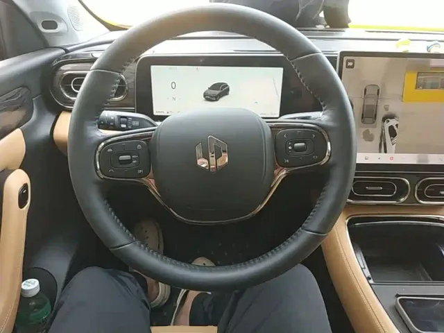 Leapmotor C11 — Фото автомобиля 10