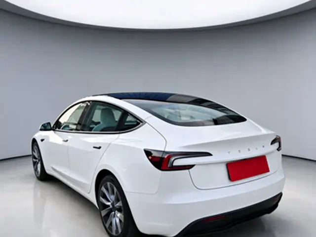 Tesla Model 3 — Фото автомобиля 4