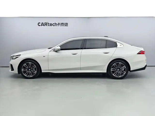 BMW 5 Series — Фото автомобиля 2