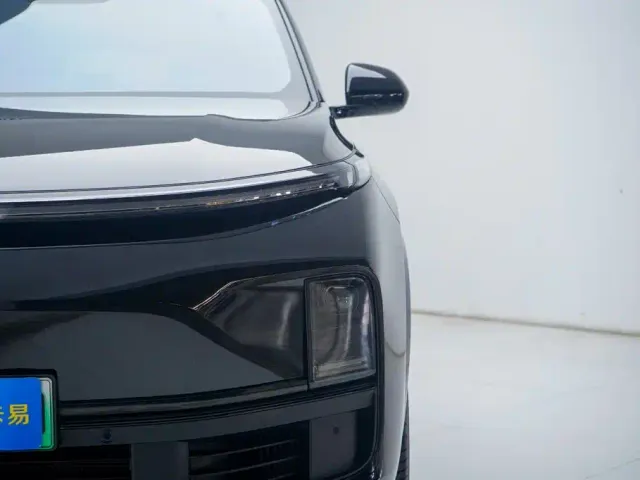 Li Auto L8 — Фото автомобиля 13