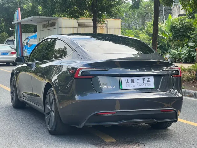 Tesla Model 3 — Фото автомобиля 7