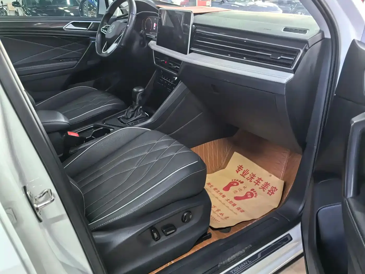 Volkswagen Tiguan L 2022 330TSI Automatic 2WD Smart Edition — Фото автомобиля 11