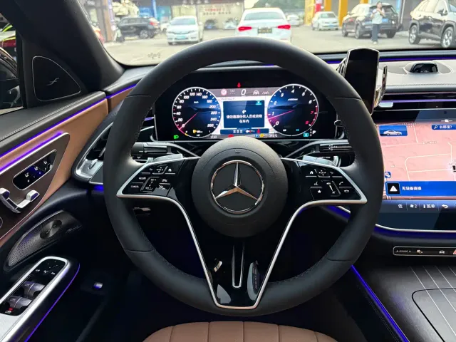 Mercedes-Benz E-Class — Фото автомобиля 4
