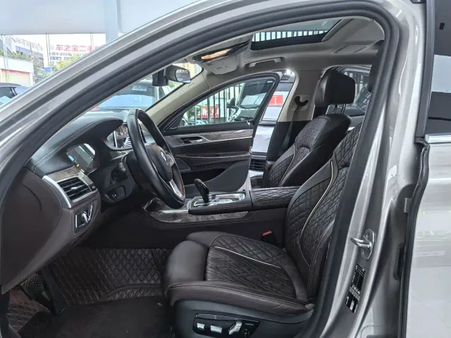 BMW 7 Series — Фото автомобиля 5