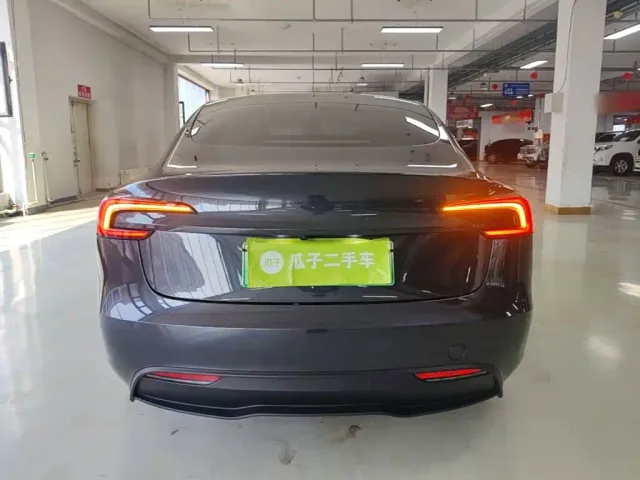 Tesla Model 3 — Фото автомобиля 5