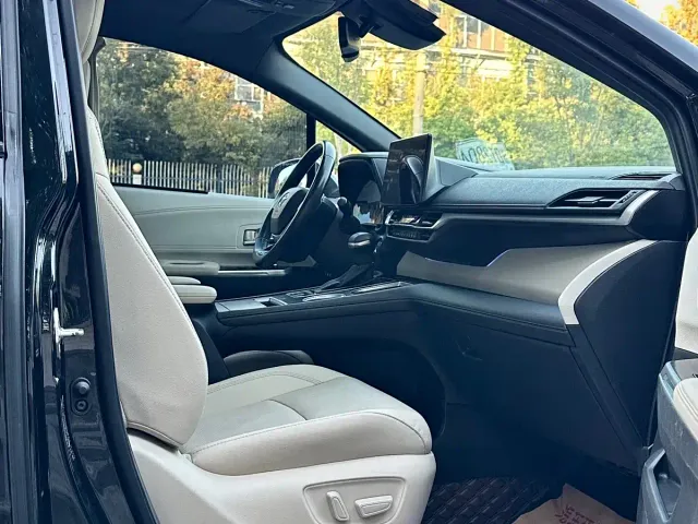 Toyota Sienna — Фото автомобиля 17