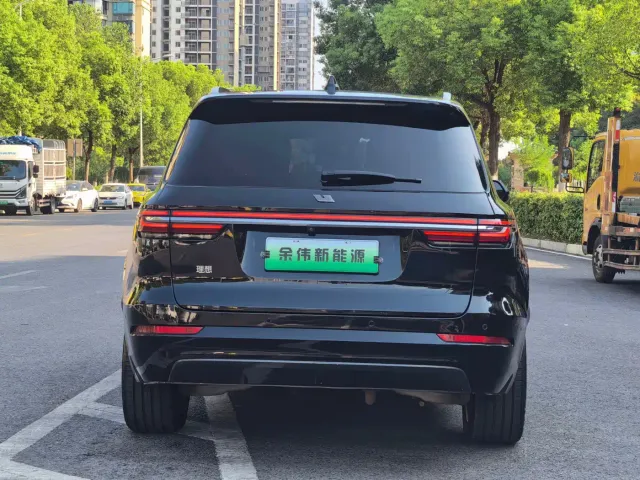 Li Auto ONE — Фото автомобиля 17