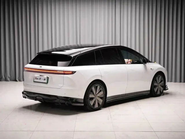 Li Auto i6 — Фото автомобиля 2