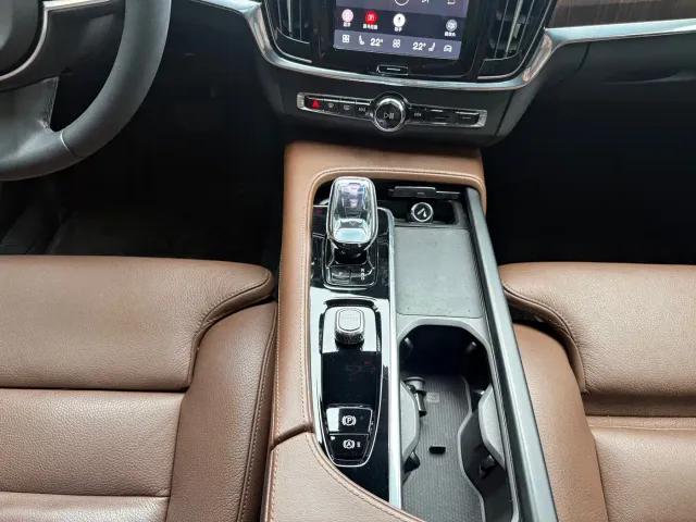 Volvo S90 — Фото автомобиля 10