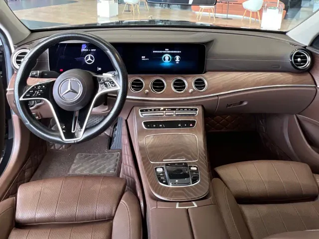 Mercedes-Benz E-Class — Фото автомобиля 10