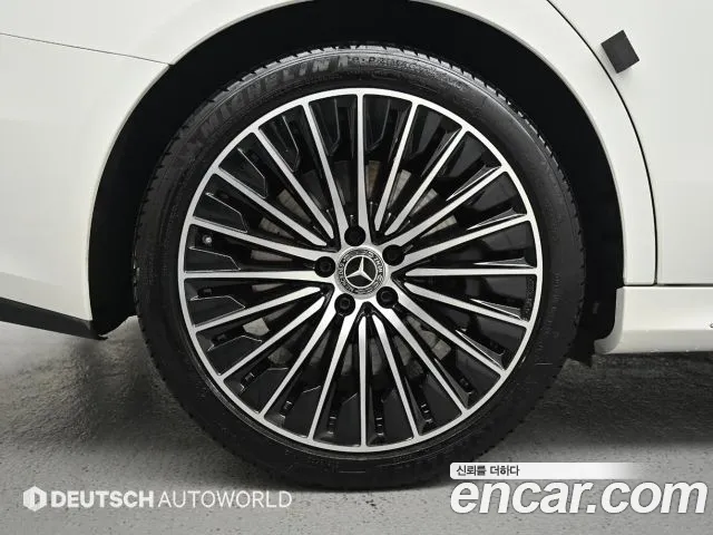 Mercedes-Benz E-Class — Фото автомобиля 5