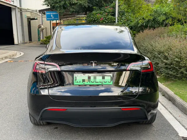 Tesla Model Y — Фото автомобиля 5