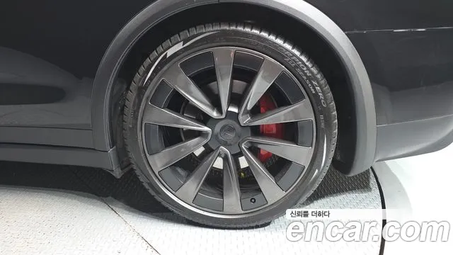 Tesla Model X — Фото автомобиля 6