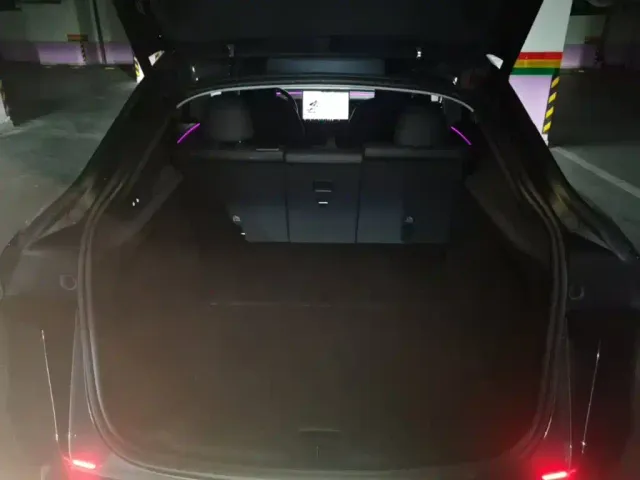 Tesla Model Y — Фото автомобиля 18