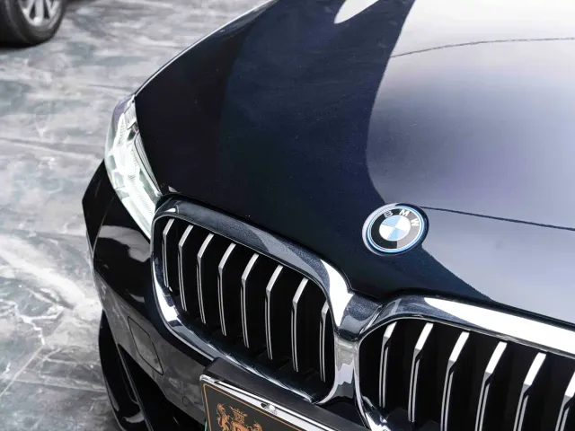 BMW 5 Series — Фото автомобиля 2