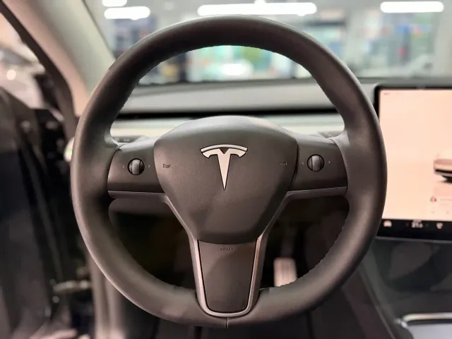 Tesla Model Y — Фото автомобиля 7