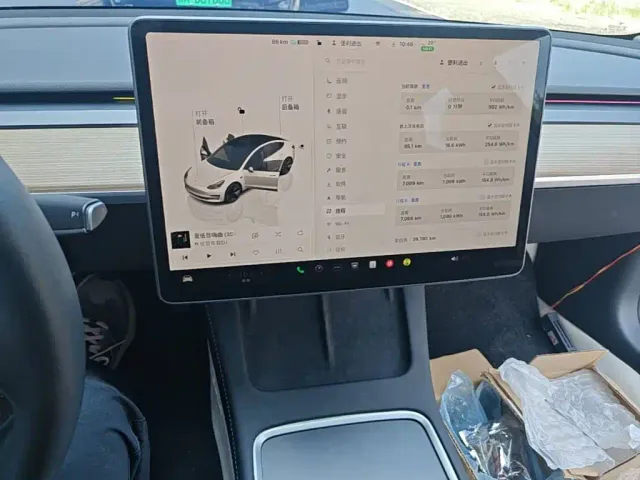 Tesla Model 3 — Фото автомобиля 12