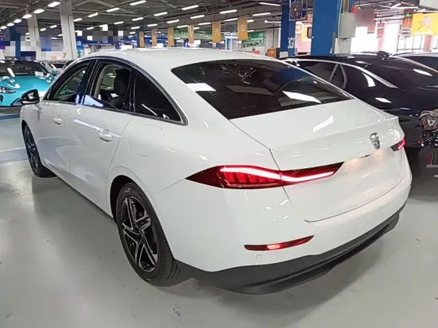 Roewe D7 — Фото автомобиля 4