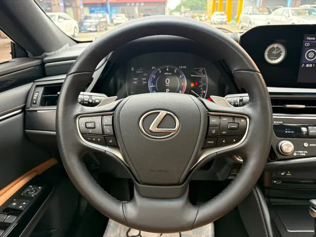Lexus ES — Фото автомобиля 6