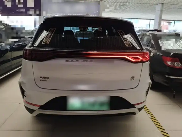 BYD Tang — Фото автомобиля 5